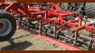 Zaaibed maken bij minimale grondbewerking.flv