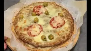 Домашняя пицца из фарша с помидорами и сыром