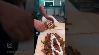 #shawarma #shawarmamaking #shawarmaroll #turkishfood #traditionalfood #handmadefood #top2023 #royal