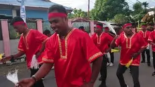 Sosoi Saryat oleh OMK Paroki Ohoidertutu - Jayapura, mengantar ketua terpilih PERADI Kota Jayapura.