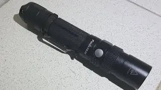 Fenix FD30 XP L HI Led Zoomable 900 Lumen flashlight beamshot size comparison