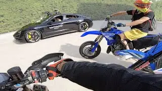 PORSCHE TAYCAN CONTRO 8 MOTARD!