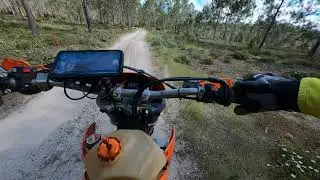 KTM 400 EXC - Small test off whoopies on sand
