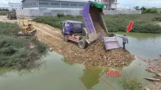 Perfect Finish! Komatsu Bulldozer Precision Rock Handling with 5-Ton Dump Truck