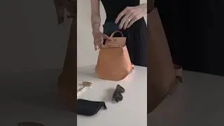 Mini Pear by Julhs &ndash; What Fits Inside a Minimalist Leather Bag