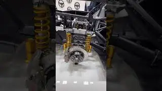 Белый реставрированный Testarrossa в Retro Mobile 2026. Albert cars