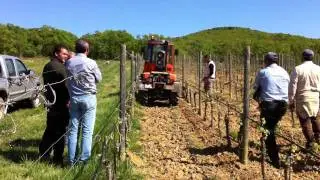 M 480 Holder portattrezzi multiuso universale da vigneto, Petra Wines, con Braun lama interfilare