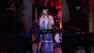 the scar that keeps on scarring ❤️&zwj;🩹 #singersongwriter #liveconcert #homesick #songwriter