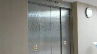 井筒屋小倉店 屋上階へつながるエレベーター 三菱