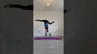 Handstand wavy legs #trend #shorts #viral #dance