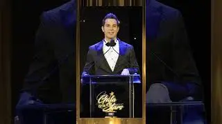 Skylar Astin had the honor of presenting Choreographer Mandy Moore with the Live Choreographer of th