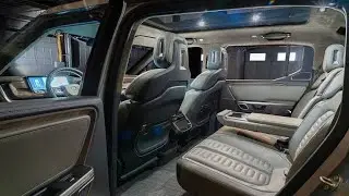 2022 Rivian R1T vs 2022 Lincoln Aviator Comparison