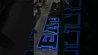Have you ever seen such an amazing sign?#infinitymirrors #signage #ledneon #signmaking#signfactory