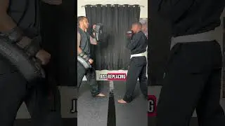 Heres how to hold pads for punches #karate #muaythai #kickboxing #mma #martialarts