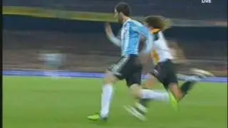 Gonzalo Higua&iacute;n vs Carles Puyol