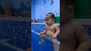 ✨cute baby swimming happily🥰