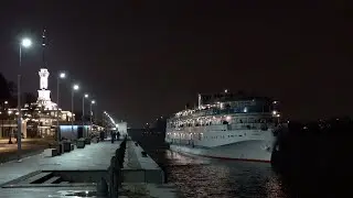 Прощальный Гудок Теплохода &laquo;Русь Великая&raquo;: Лампочка не выдержала мощнейшего звука!