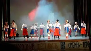 Навальный,Комикадзе и Фейгин в русских национальных костюмах,поют на украинском в Брюсселе!