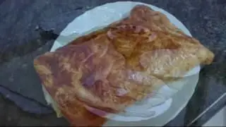 EMPANADA DE BACON CON QUESO Y D&Aacute;TILES