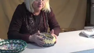 Корзина из лоскутков и веревки, сшитая традиционным швом «восьмерка» — без клея и швейной машины.
