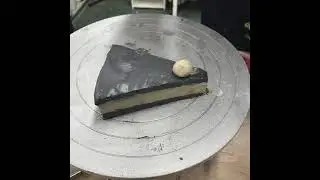 Eine blaue Torte aus Ton