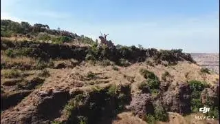 Randonn&eacute;es vers la chute de Lafiabougou , vue a&eacute;rienne par drone