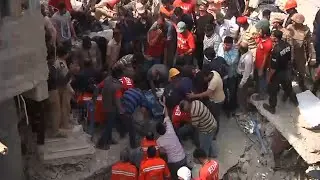 Search for missing in Pakistan building collapse