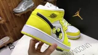 Jordan 1 Mid Dynamic Yellow Floral (GS) - AV5174-700
