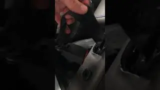 Rear RS seat belt = stuck