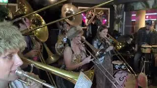 VID 20251219 235511  Fanfare Godfingers