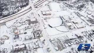 How do Oklahoma schools decide when to close for snow days?