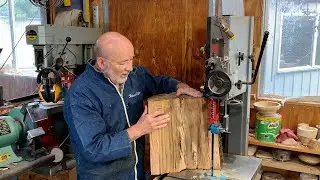 Richard Raffan converts a cedar half-log to woodturning blanks
