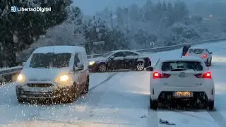 TEMPORAL | La nieve colapsa Madrid: coches atrapados y carreteras cortadas