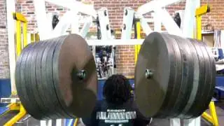 Big Cliff  goes for the record 765lbs+ Seated Rows