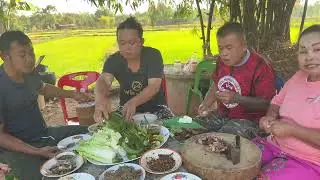 ย่างเสื้อฮ้องไห้ใส่แจ่วเพี้ยขมๆผักสดๆยกมาเป็นสวนกินกับครอบครัวแล้วอร่อยสุดๆ