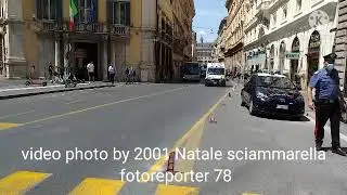 L'AMBULANZA  DEL 118 ARRIVA VELOCE  sul posto dopo la chiamata  dei CARABINIERI.