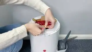 Red Rocket Pets Multi Kitty TWIST'R&reg;: How to Easily Remove a Full Bag for Odor-Free Disposal
