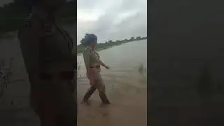 इसे कहते हैं सेवा। #flood #haryana #police #Fatehabad #sp #divyanshisingla