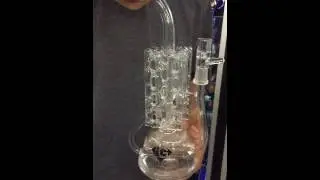 SloMo video of the diamond glass waffle recycler. Rig. Tobacco revolution.