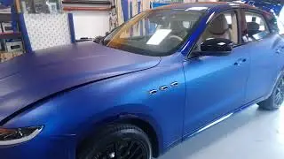 Maserati Levante : Wrapping totale in blu opaco