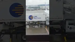 LSG Sky Chefs Truck at Newark Airport! 🚚✈️ #short #airportlife #aviation