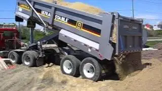 Semi-remorque Larochelle Ultra-Stable / Larochelle Ultra-Stable semi-dump trailer