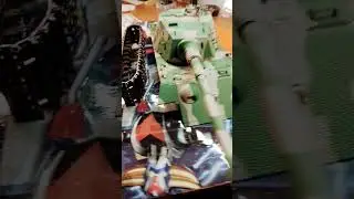 KING TIGER  fascicolo 32  .cingolo destro completto e montaggio del fanale