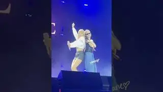 Jenlisa kick it encore fancam in paris day 1 😆✨ #jennie #lisa #blackpink