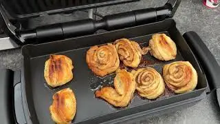 Franzbrötchen im OptiGrill in der Backschale