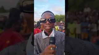 Shangilia msichana wa kiafrika concert. Vipingo Community Ground performance 