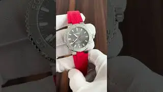 Oris Aquis Date Relief 43.5mm Grey dial with Red Rubber Automatic Wrist Watch