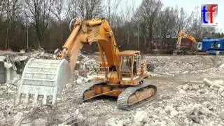Liebherr R 982 Fa. LUFF @ Work / Abbruch Telekom M&uuml;nchen-Aubing, Germany, 11.02.2016.