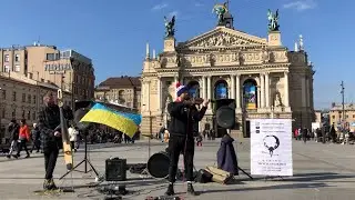 Ukraine : la vie tente de reprendre son cours à Lviv