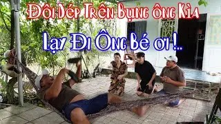 Đôi Dép Bỏng Nhiên Xuất Hiện Trên Bụng Bà Bé Làm Bà Bé Té Đái